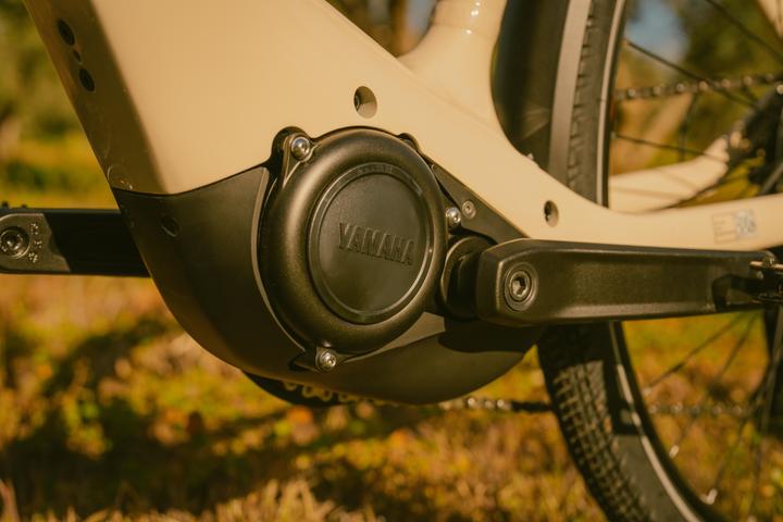 Actual product image Rockrider E-Bike SUV Trekking 28 inch e-actv 500 LF low entry Yamaha beige