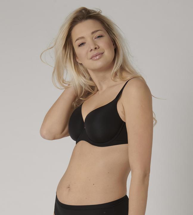 Actual product image Triumph Body Make-Up Essentials WP (70 B, Single pack)