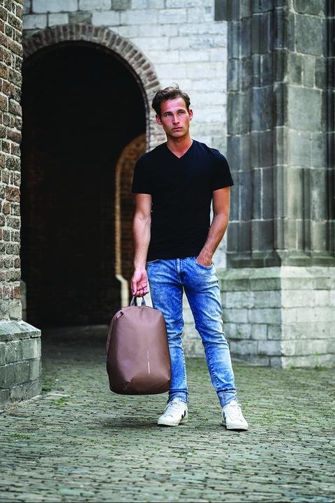 Image du produit XD Design SAC À DOS ANTI-VOL BOBBY SOFT MARRON P/N : P705.796 (16 l)