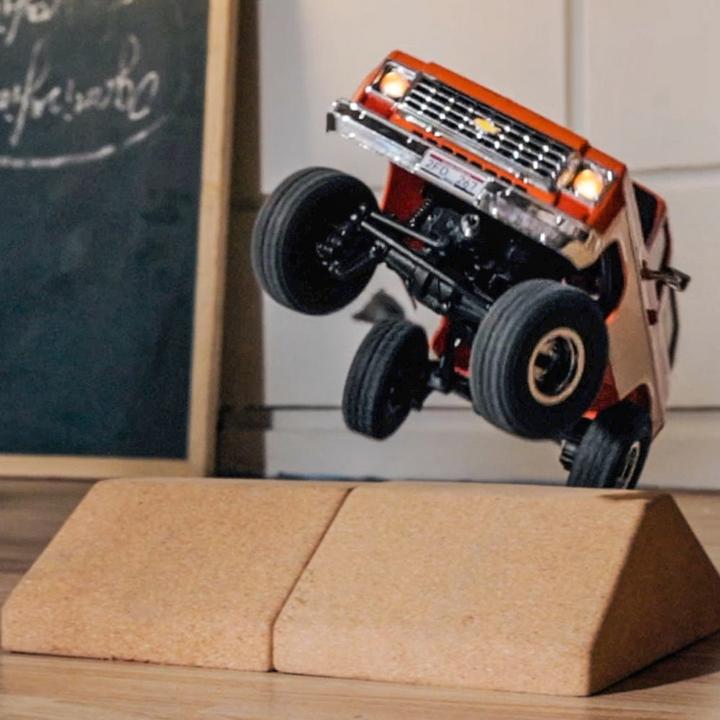 Immagine prodotto FMS Chevrolet K5 Blazer 1:24 arancione - RTR 2.4GHz (RTR pronto all'uso)