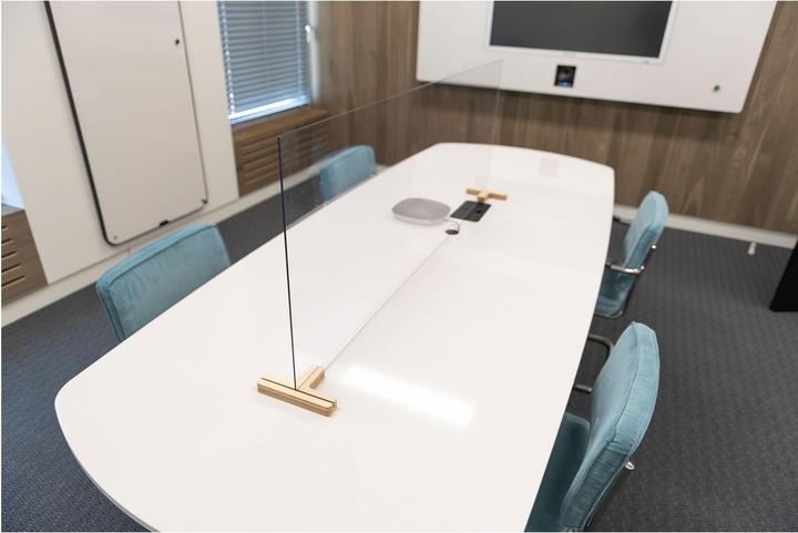 Image du produit smiT Vitre de séparation pour bureaux/tables, avec 2 liaisons de pieds en forme de T