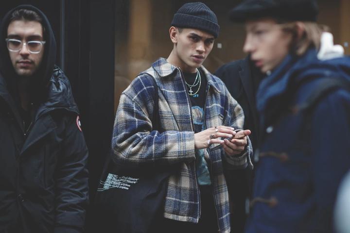 Immagine prodotto The Incomplete (Inglese, Maria-Elisabeth Niebius, Stature, Clan di Robert, Jian DeLeon per Highsnobiety, 2018)
