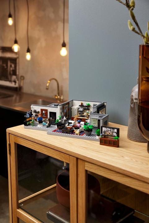 Immagine prodotto LEGO Qeer Eye- Il loft dei Fab 5 (10291, LEGO Creator Expert, Set LEGO rari)