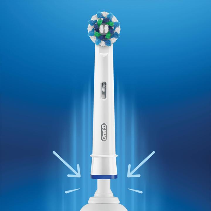 Actual product image Oral-B CrossAction (3 x)