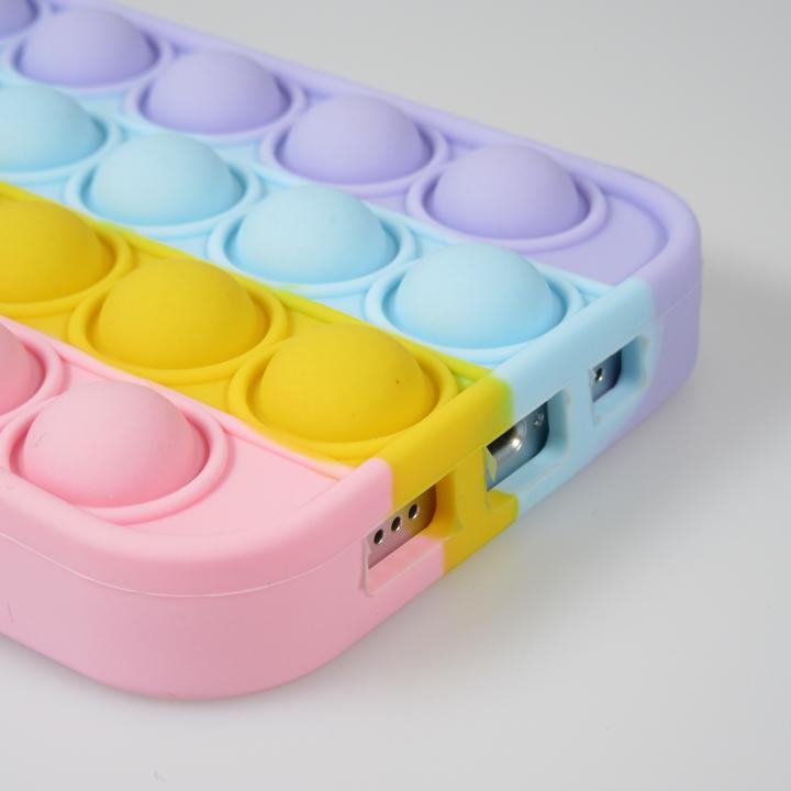Produktbild PhoneLook Hülle Silikon Luftblasen Anti-Stress Regenbogen (Apple iPhone 13)