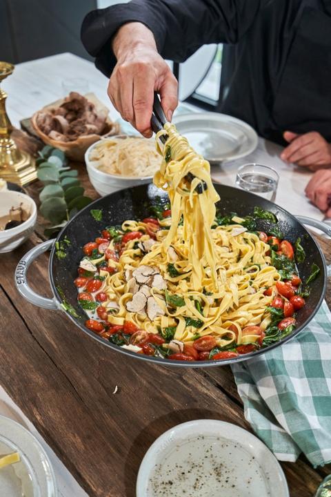 Produktbild Staub Wok mit Glasdeckel (37 cm, Wok Pfanne, Gusseisen)
