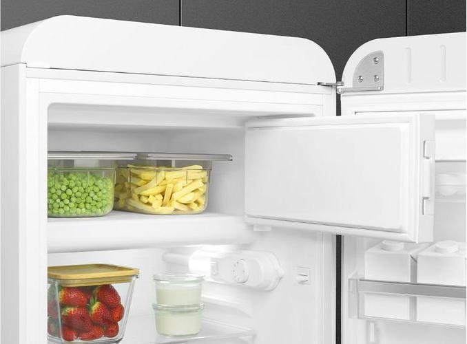 Produktbild Smeg Retro Style FAB10RWH5 (122 l)