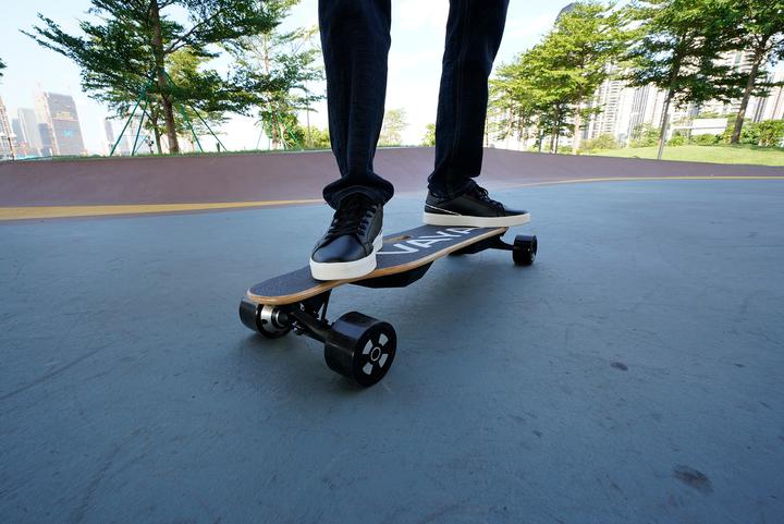 Actual product image Vaya Skateboard - S3 (35 km/h, 900 W)