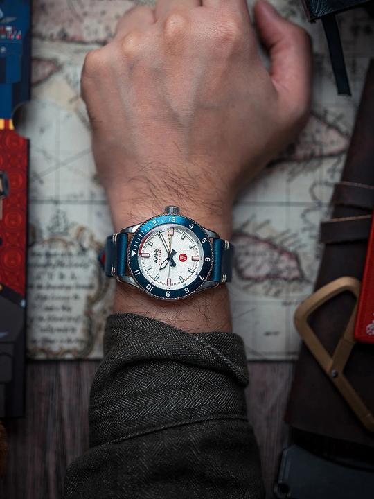 Produktbild AVI-8 AV-4103-03 Tuskegee Airmen Limited Edition Herrenuhr 40mm 5ATM (Fliegeruhr, 40 mm)