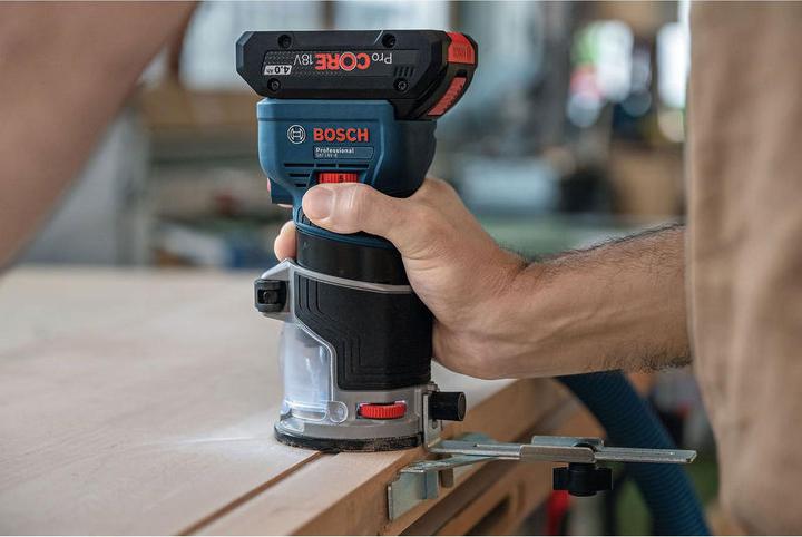 Productafbeelding Bosch Professional Kantenfrees GKF 18V-8 Professional solo, 18Volt (blauw/zwart, zonder accu en lader)