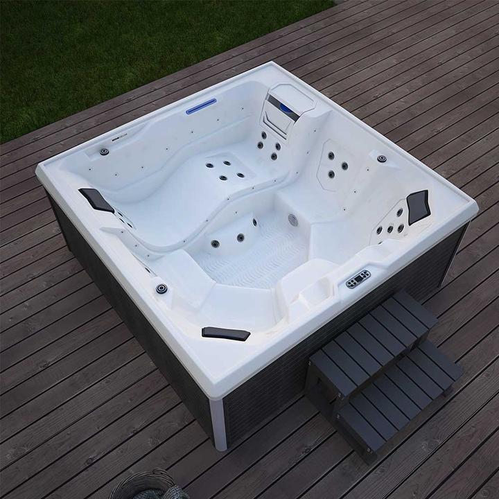 Actual product image Home Deluxe Outdoor whirlpool TEAM-STAR, 34 massage jets LED, steps and thermal cover, 5 persons (5 pers.)