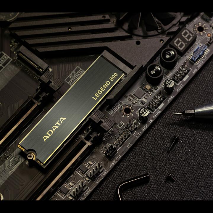 Image du produit Adata Légende 800 (2000 Go, M.2 2280)