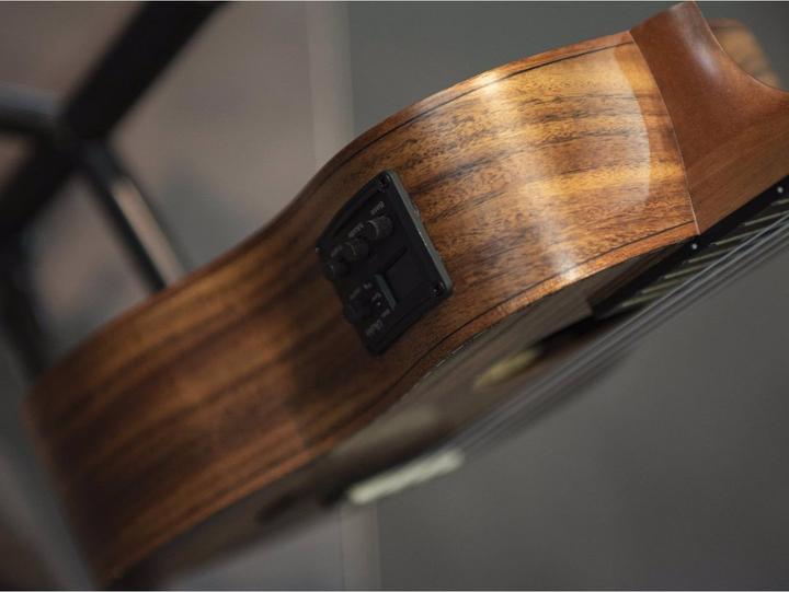 Actual product image Dimavery UK-200 tenor ukulele, koa (Tenor, Adults)