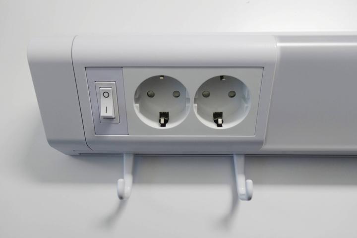 Produktbild Müller Licht LED Unterbauleuchte 50cm inkl. 2 Schutzkontaktsteckdosen und 4 Handtuchhaken