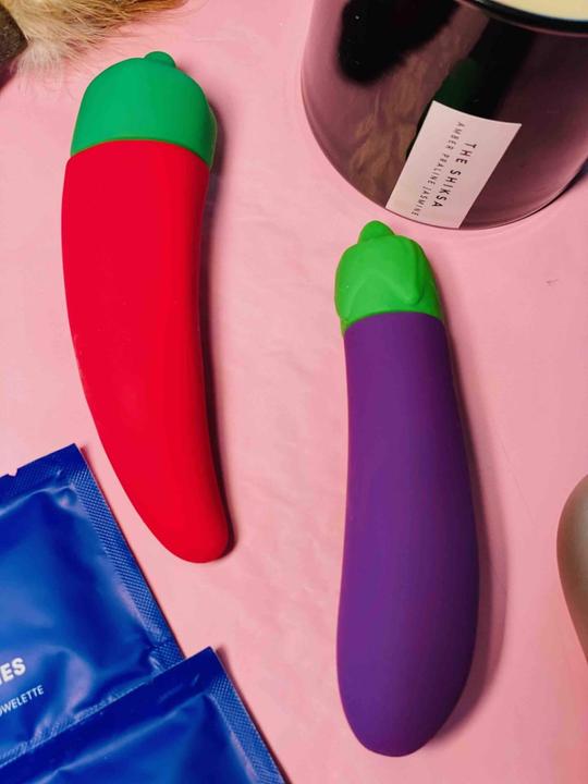 Actual product image Emojibator Chilli Pepper vibrator