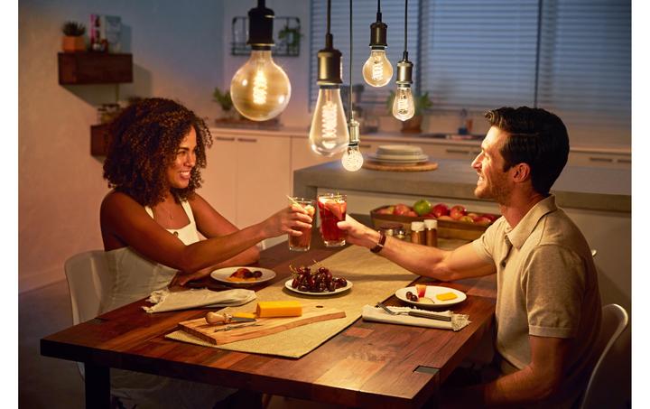 Produktbild Philips Hue Giant BT (E27, 7 W, 550 lm, 1 x, G)