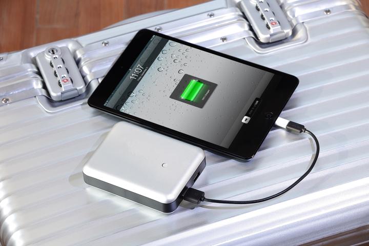 Actual product image Just Mobile Gum Max (10400 mAh, 38.48 Wh)