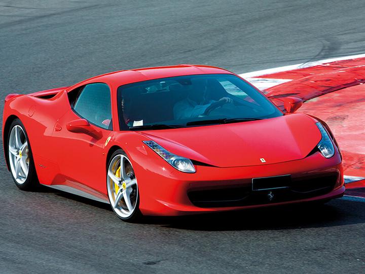Actual product image Smartbox Passion adrénaline : 2 tours exaltants en Ferrari F458 Italia sur le circuit de Crémone (1 pers.)