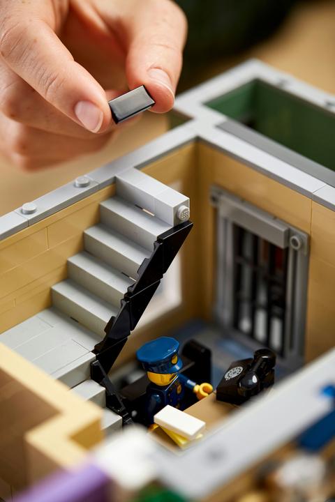 Actual product image LEGO Police Station (10278, LEGO Creator Expert, LEGO Rare Sets)