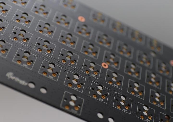 Produktbild Ducky One 3 Classic Pure White Gaming Tastatur, RGB LED - MX-Red (US) (US, Kabelgebunden)