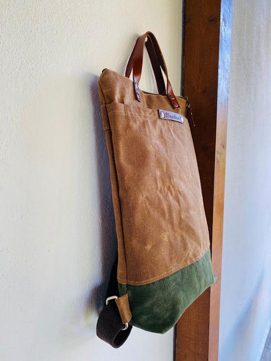 Produktbild Only-Bags.Store Rucksack aus gewachstem Canvas - Karamell Dunkelgrün, Rucksack, Macbook 13" Rucksack, Rucksack
