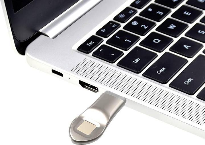 Actual product image Xlyne X-Guard USB stick Retail 32 GB Silver 7932032 USB-A (32 GB, USB-A)