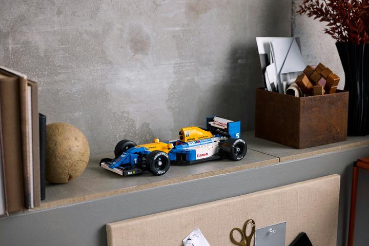 Actual product image LEGO Williams Racing FW14B mit Nigel Mansell (10353, LEGO Icons)