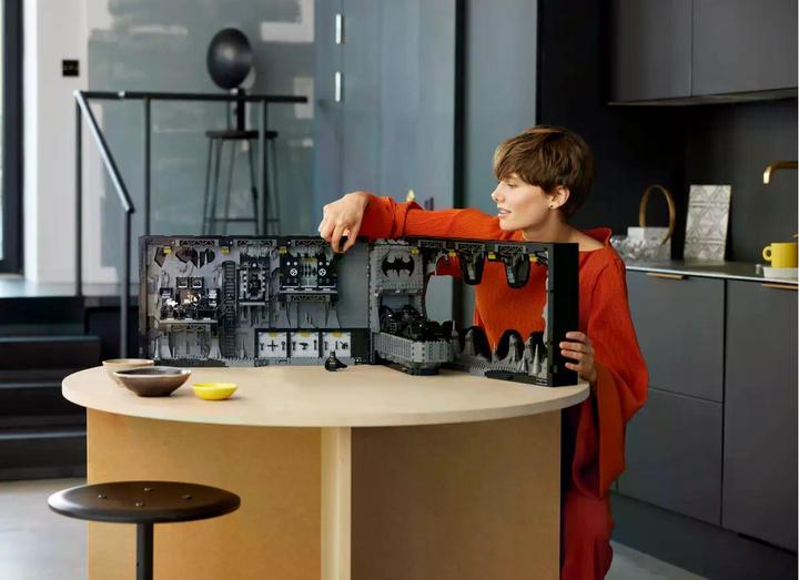 Produktbild LEGO Bathöhle Schaukasten (76252, LEGO Seltene Sets, LEGO DC)