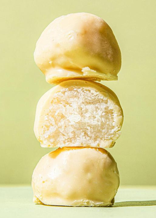 Actual product image KoRo Coconut preparation coated in white chocolate (1000 g)