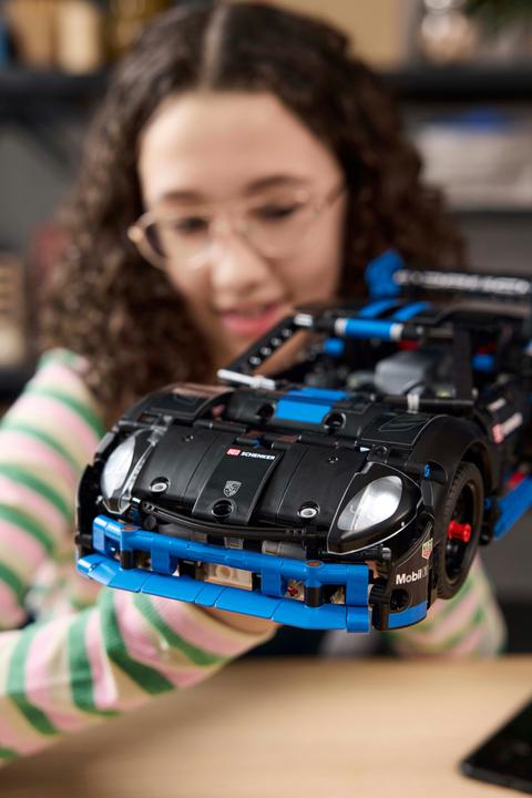 Actual product image LEGO Porsche GT4 (42176, LEGO Technic)