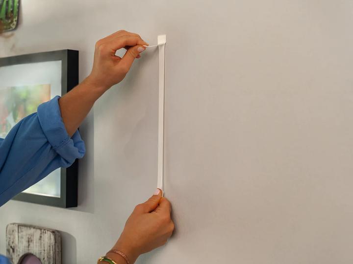 Actual product image tesa Powerstrips CLICK - Velcro adhesive pads - Hanging pictures without drilling - Small 1.8kg - 16 x 2 (20 mm)