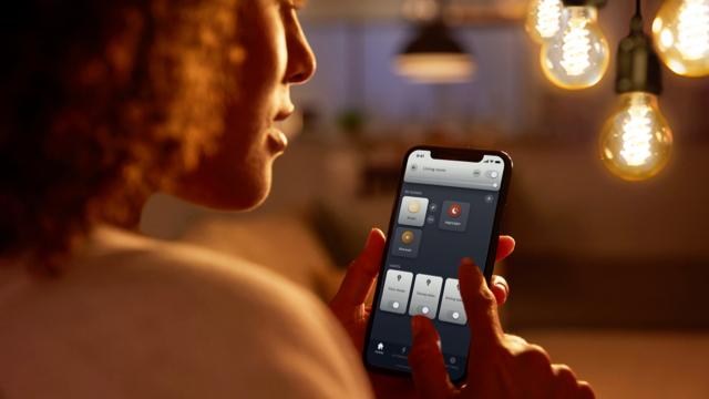 Actual product image Philips Hue ST64 (E27, 7 W, 550 lm, 1 x, G)