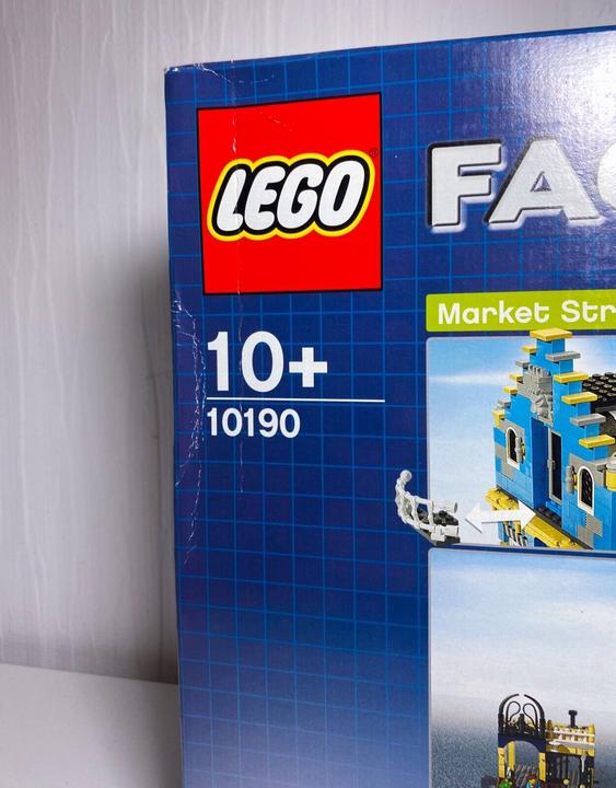 Actual product image LEGO Market Street (10190, LEGO Creator Expert)