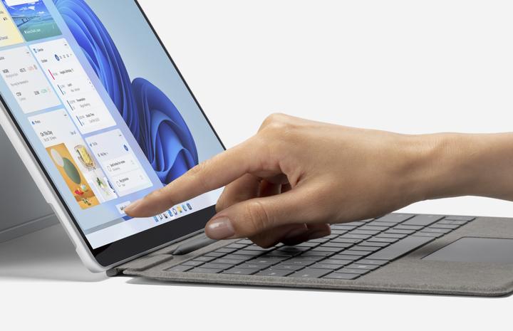 Produktbild Microsoft Surface Pro 8 LTE for business (13", Intel Core i5-1145G7, 8 GB, 256 GB, Ohne Tastaturlayout)
