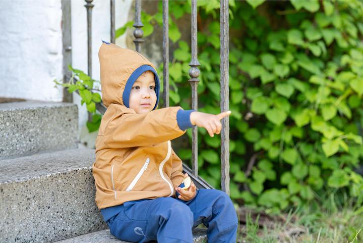 Produktbild finkid wendbare Regenjacke Muutuva almond/ (122, 128)