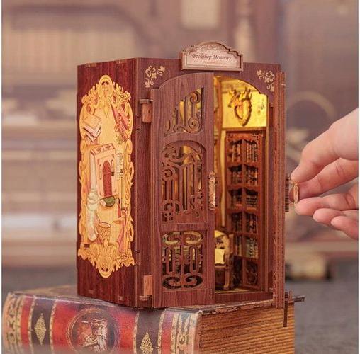 Actual product image Hidden bookshop kit