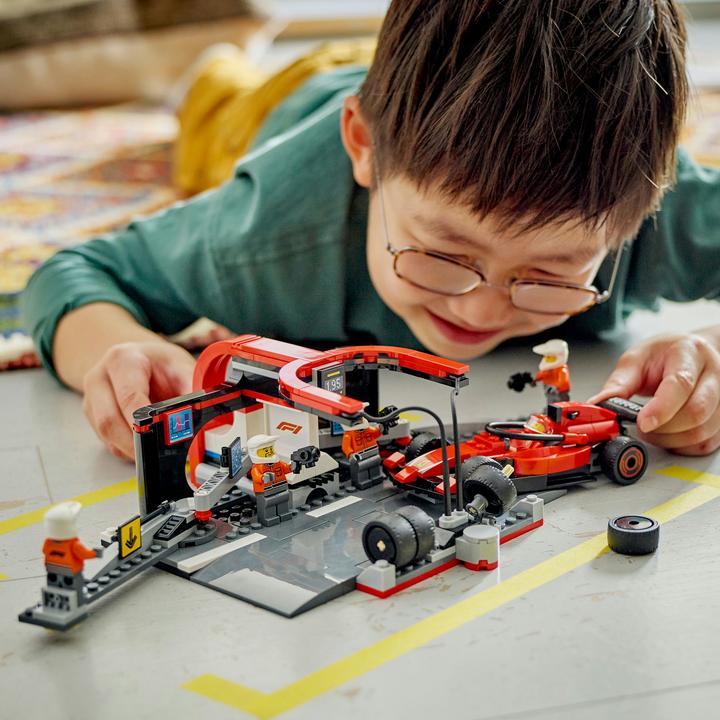 Immagine prodotto LEGO F1 Boxenstopp mit Boxencrew und Ferrari Flitzer (60443, LEGO City)