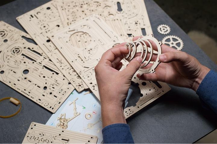 Produktbild Ugears Murmel-Stufenbahn