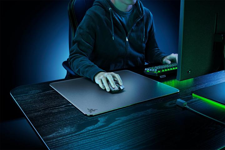Actual product image Razer Atlas (L)