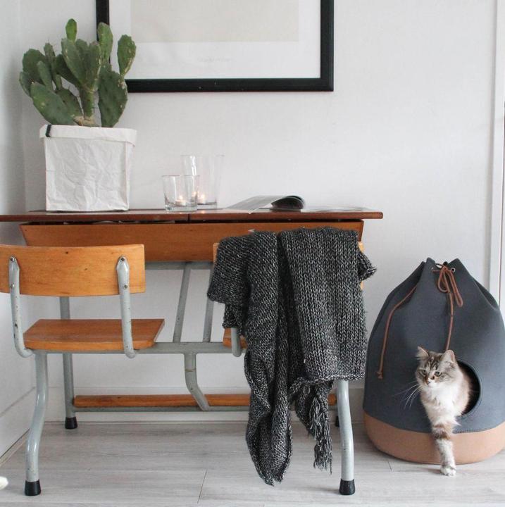 Actual product image District 70 Cuddle cave Casa, Cognac (Cat)