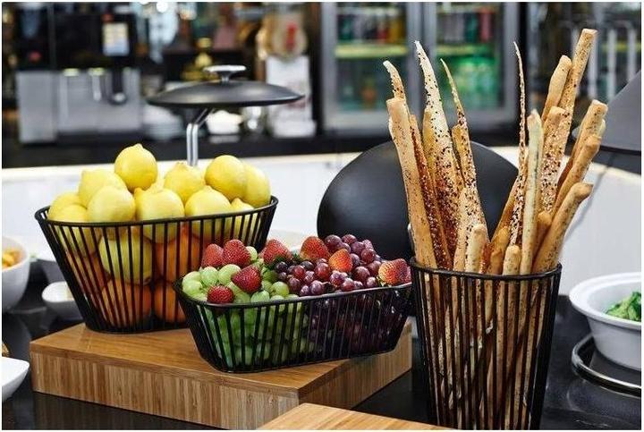 Actual product image Revol Square basket, black, 35.4x35.4x6.5 cm
