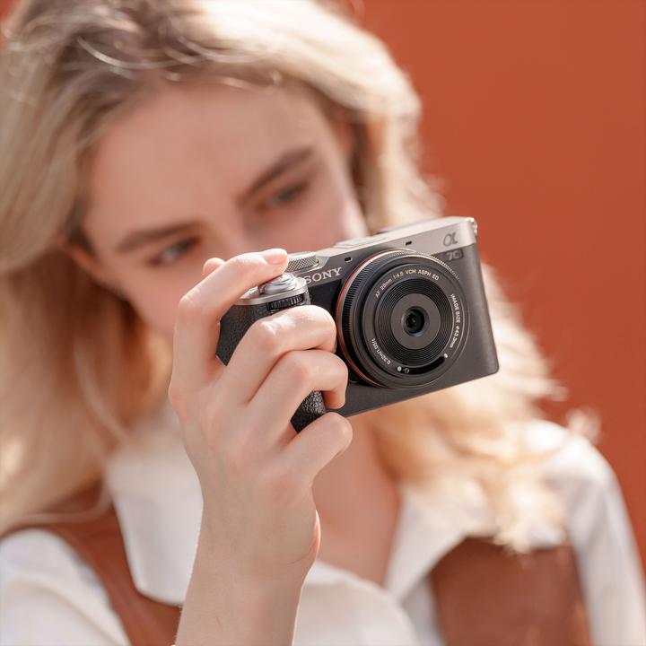 Actual product image Viltrox 28 mm f/4.5 FE (Sony E, APS-C / DX, full size)
