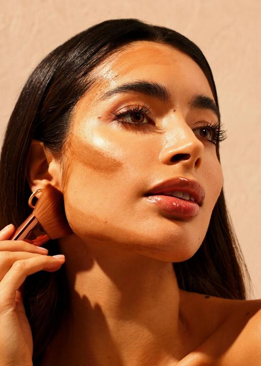 Produktbild St. Tropez - Sunlit Skin Tint + Tan Serum (Selbstbräunungsserum, 30 ml)
