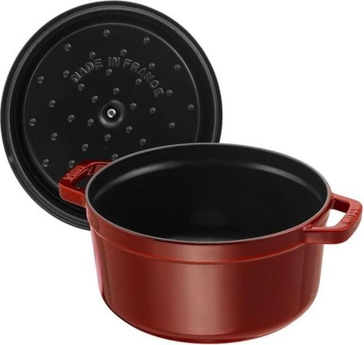 Actual product image Staub Cocotte (24 cm, Casserole + Stewpot, Cast iron)