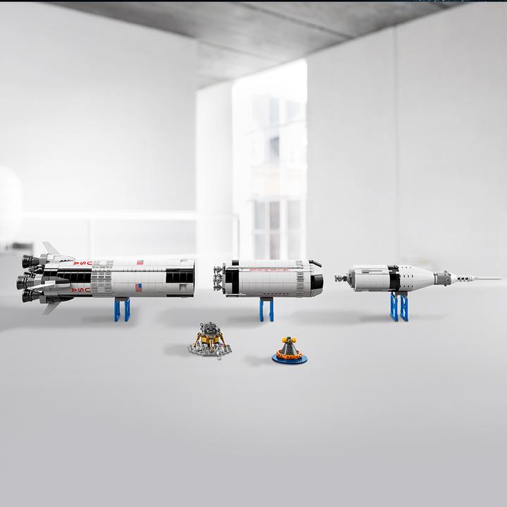 Immagine prodotto LEGO Saturno V Apollo della NASA (92176, LEGO Ideas, Set LEGO rari)