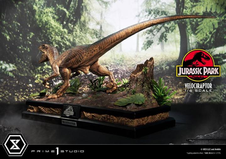 Actual product image Prime 1 Studio Jurassic Park Legacy Museum Collection Velociraptor Attack