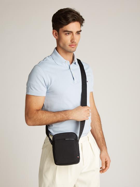 Actual product image Tommy Hilfiger Th Element Repreve Mini Reporter (33% POLYESTER PES, 67% RECYCLED POLYESTER)