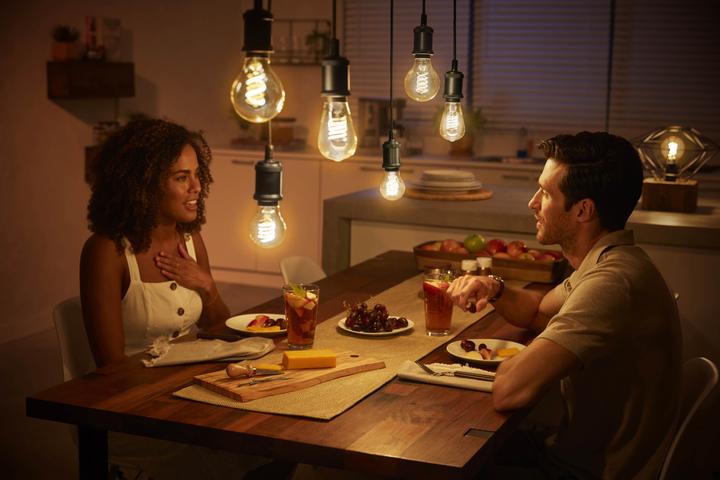 Actual product image Philips Hue White BT (E27, 7 W, 550 lm, 1 x, G)