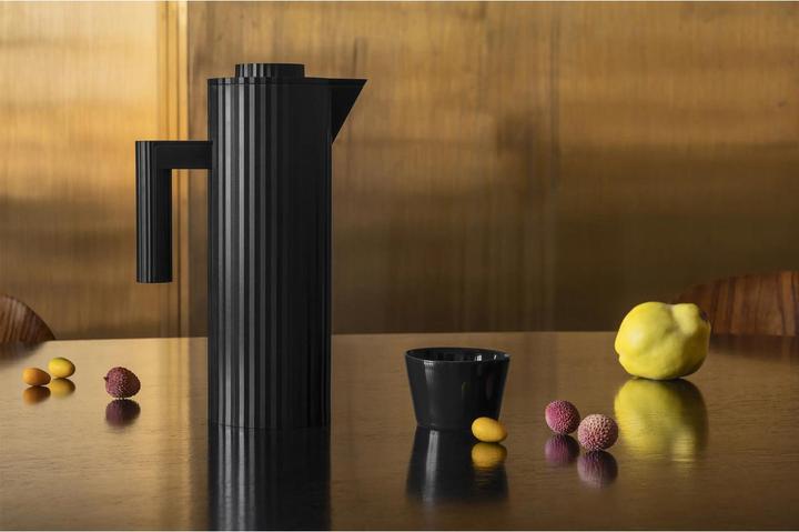 Produktbild Alessi Isolierkrug PLISSÃ‰ Schwarz (1 l)