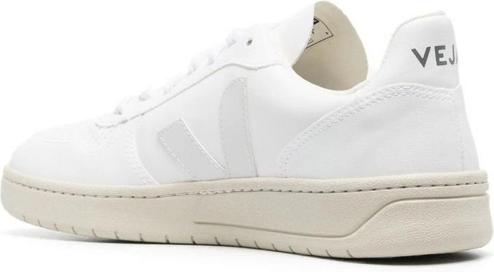 Actual product image Veja V-10 (39)